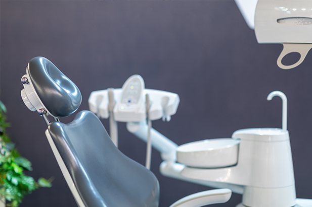 Dental treatment chair using by the DentoCorrect dentist in Rawalpindi.
